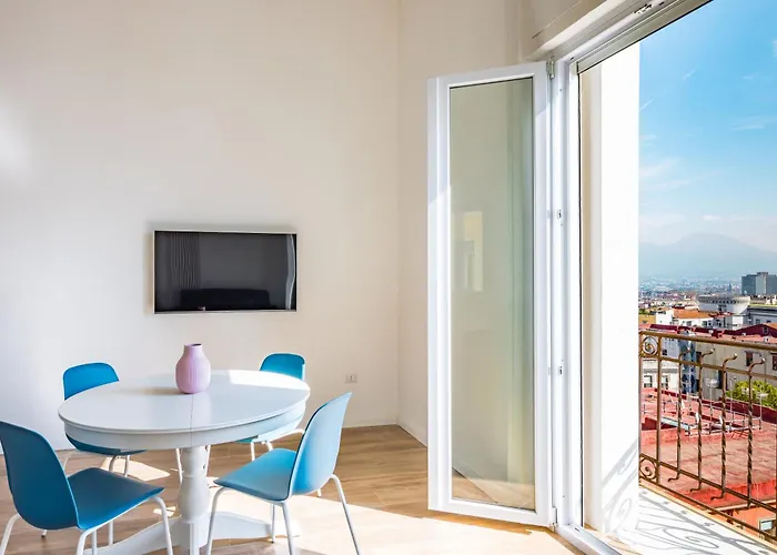Sunny Panoramic Apartment By Napoliapartments