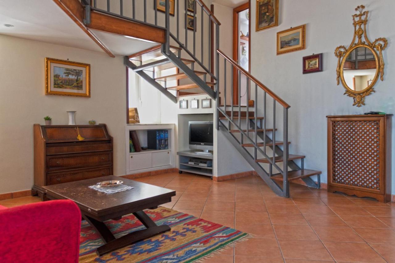 A Wonderful Penthouse In Apartment Naples
