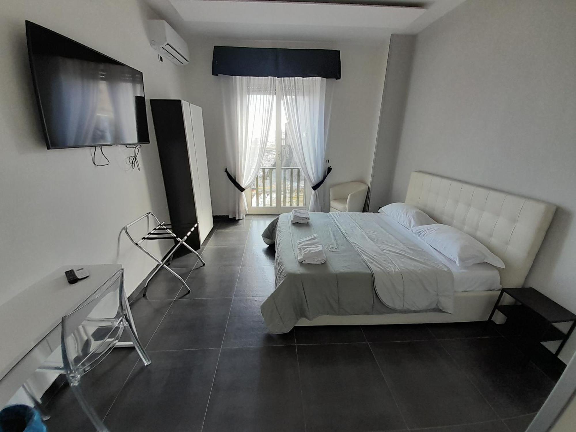 Tiffany & Babylon Luxury Aparthotel 5*