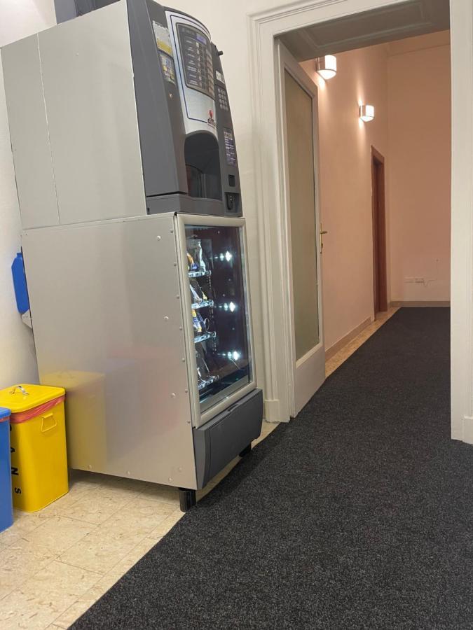 Hostel A I R H1o