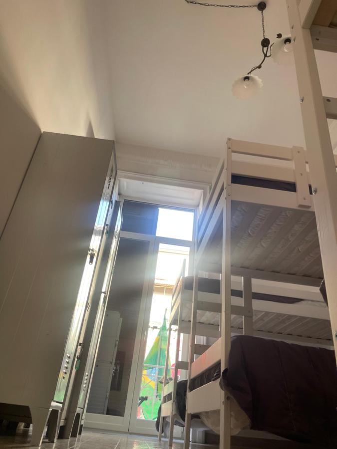Hostel A I R H1o *
