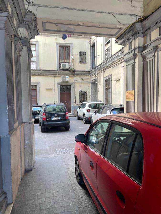 A I R H1o * Naples