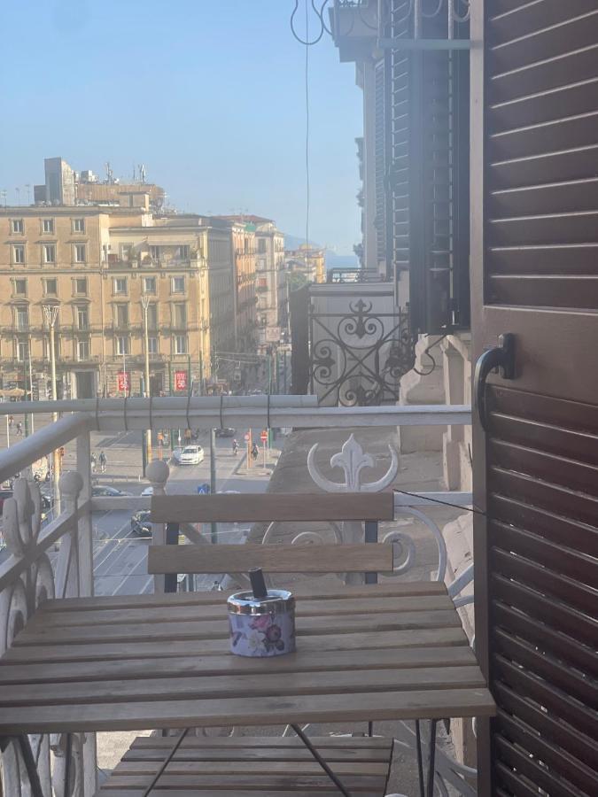 A I R H1o * Naples