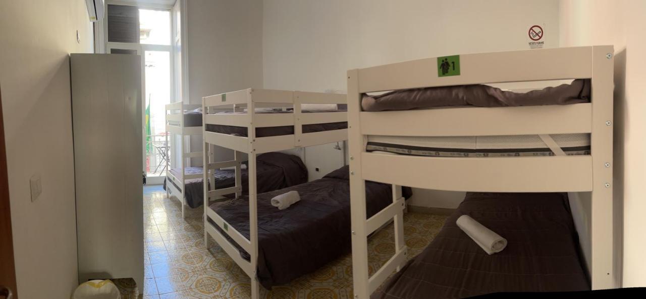 Hostel A I R H1o