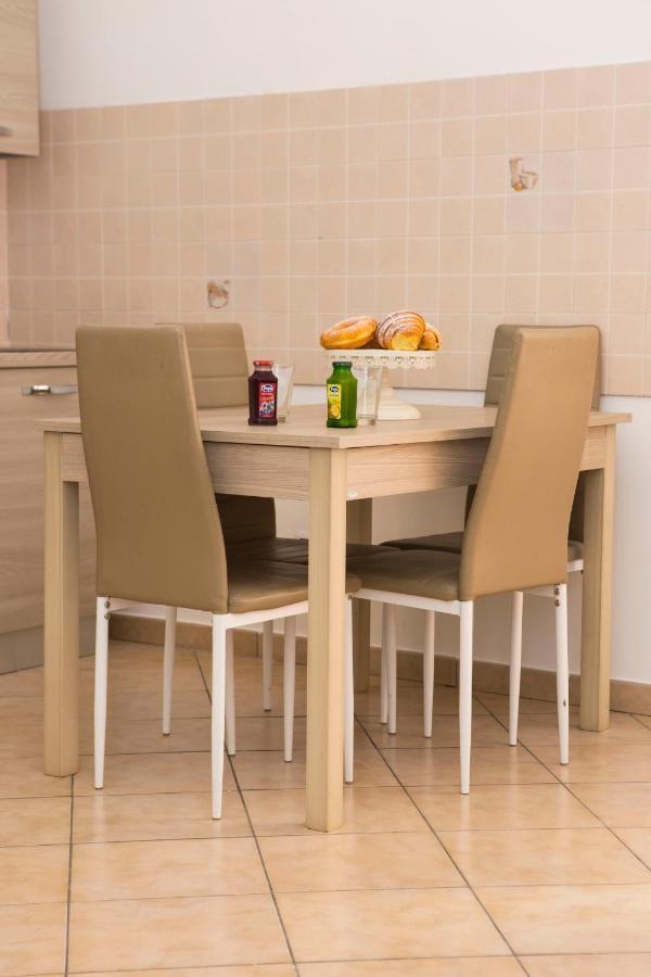 Airport House Apartment