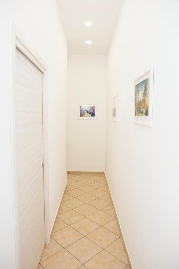 Airport House Naples