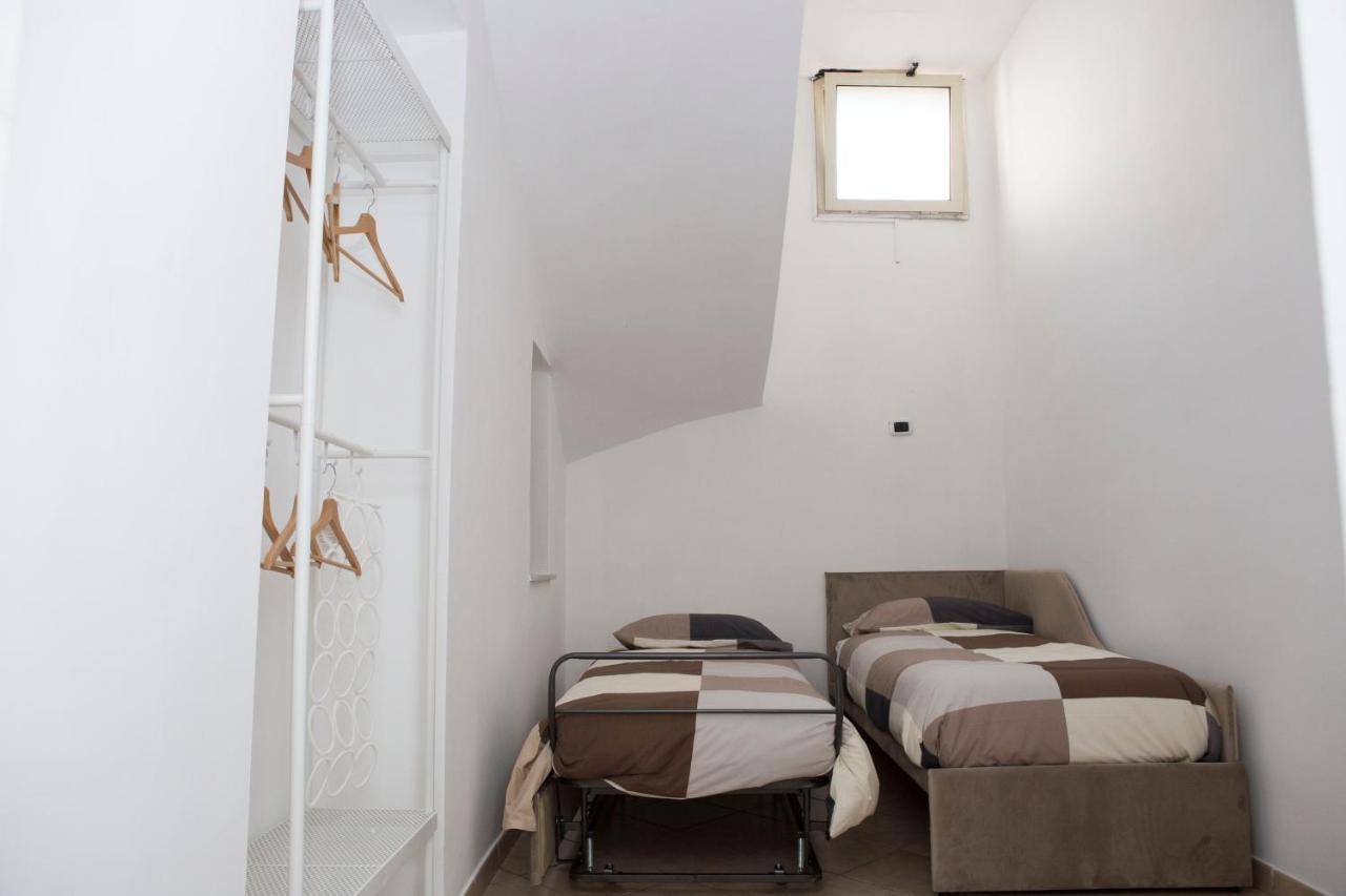 Airport House Apartment