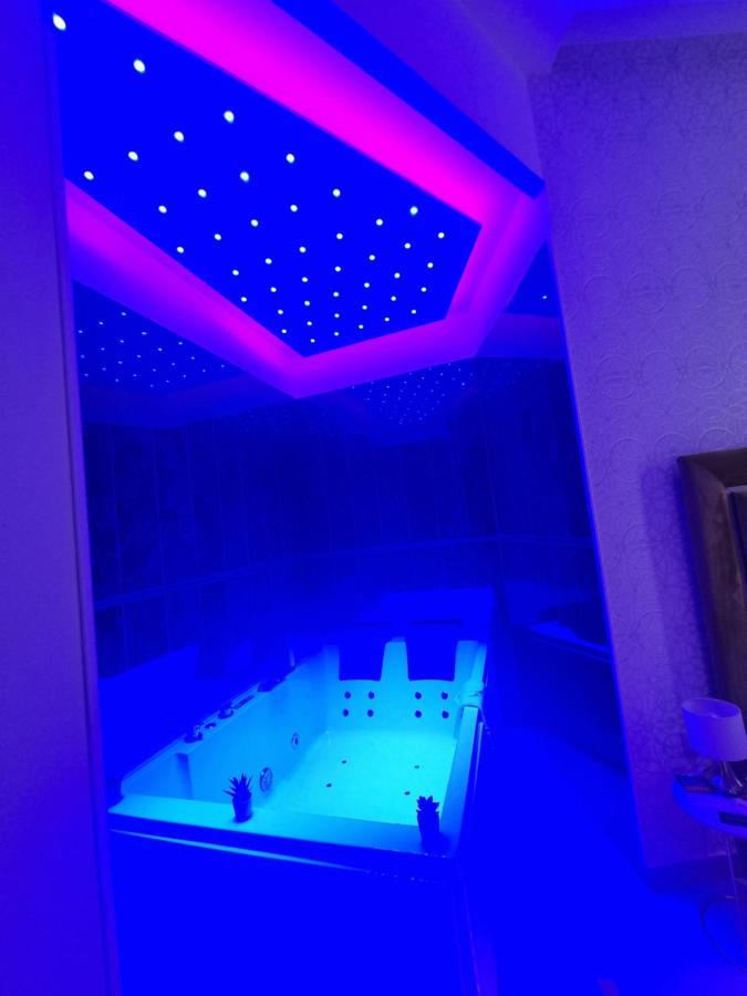 Twin Towers Luxury *