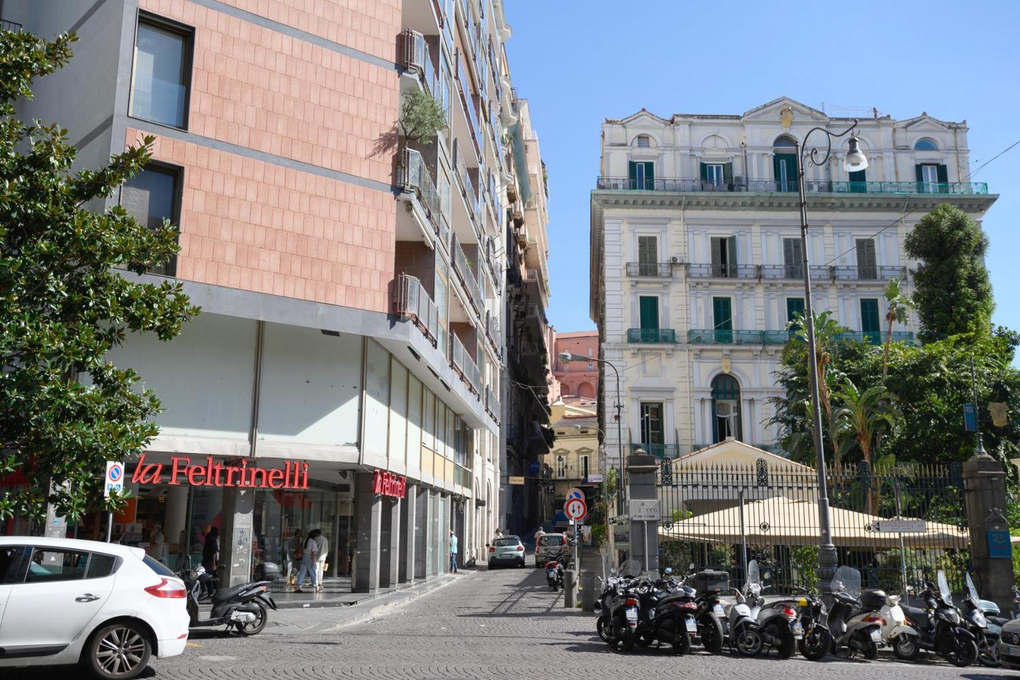 Apartment Caracciolo Deluxe - Chiaia Lungomare Naples