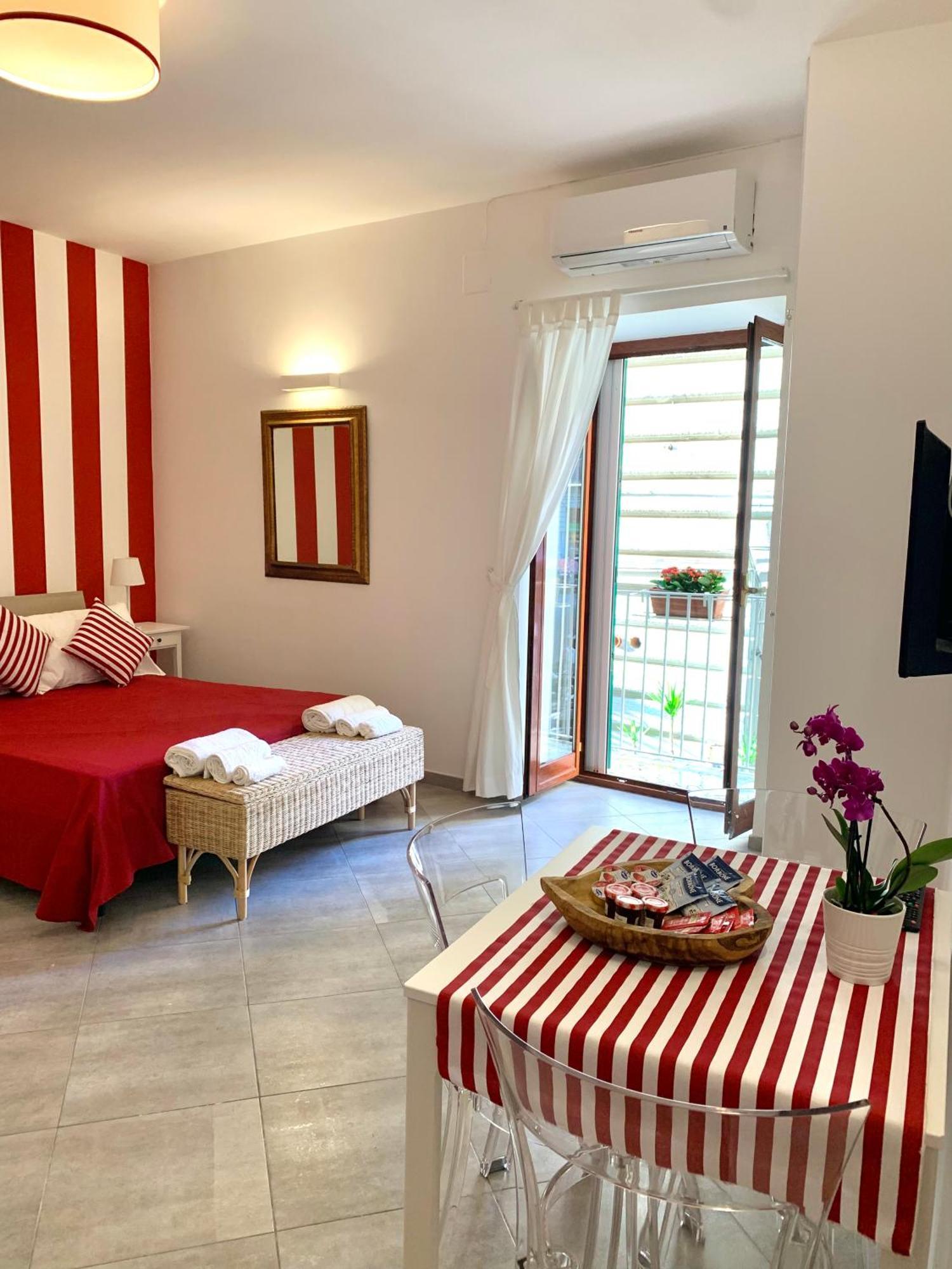 Casa Giulia, Nuovo In Centro! * Naples