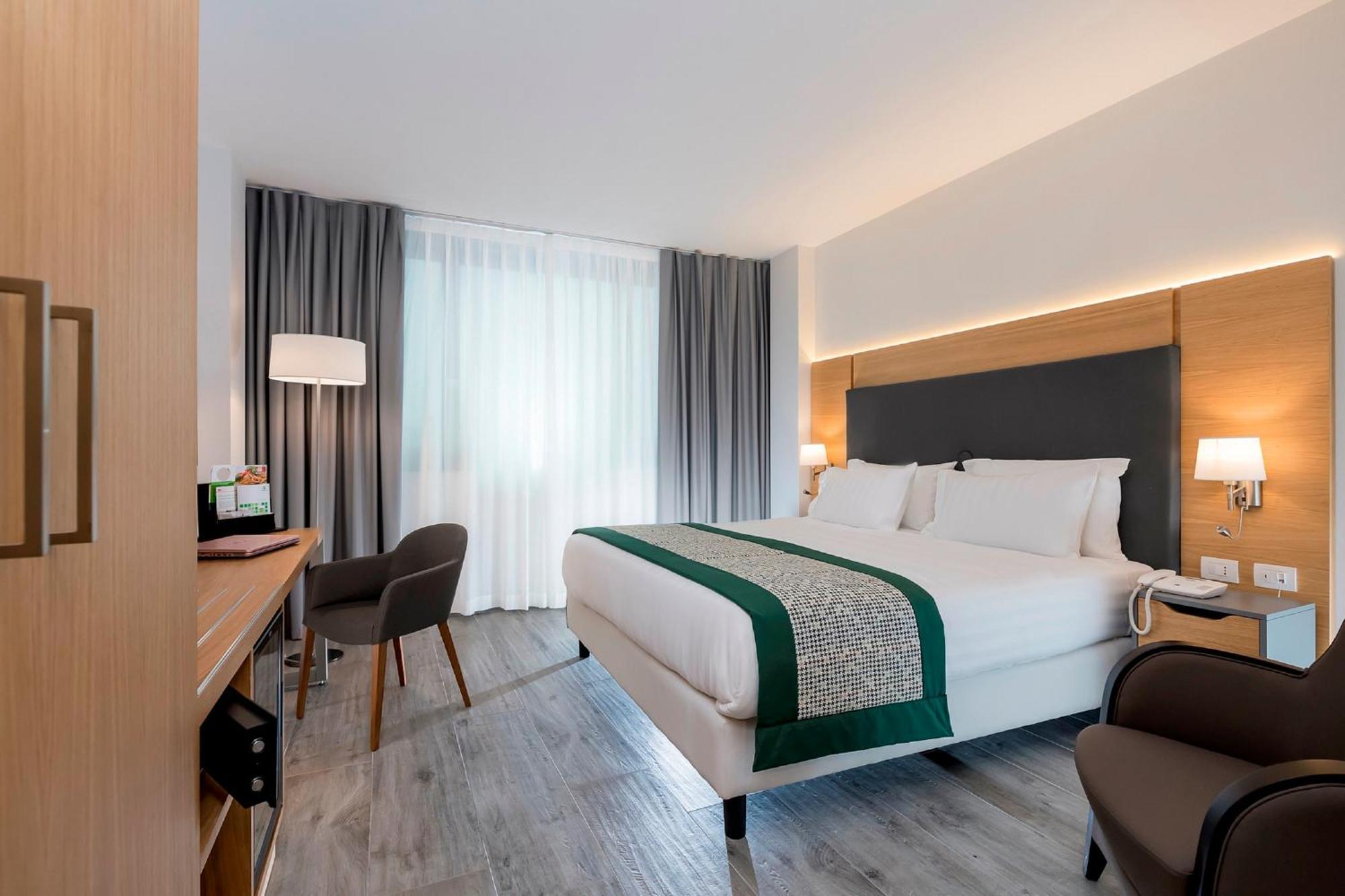 By Ihg 4*