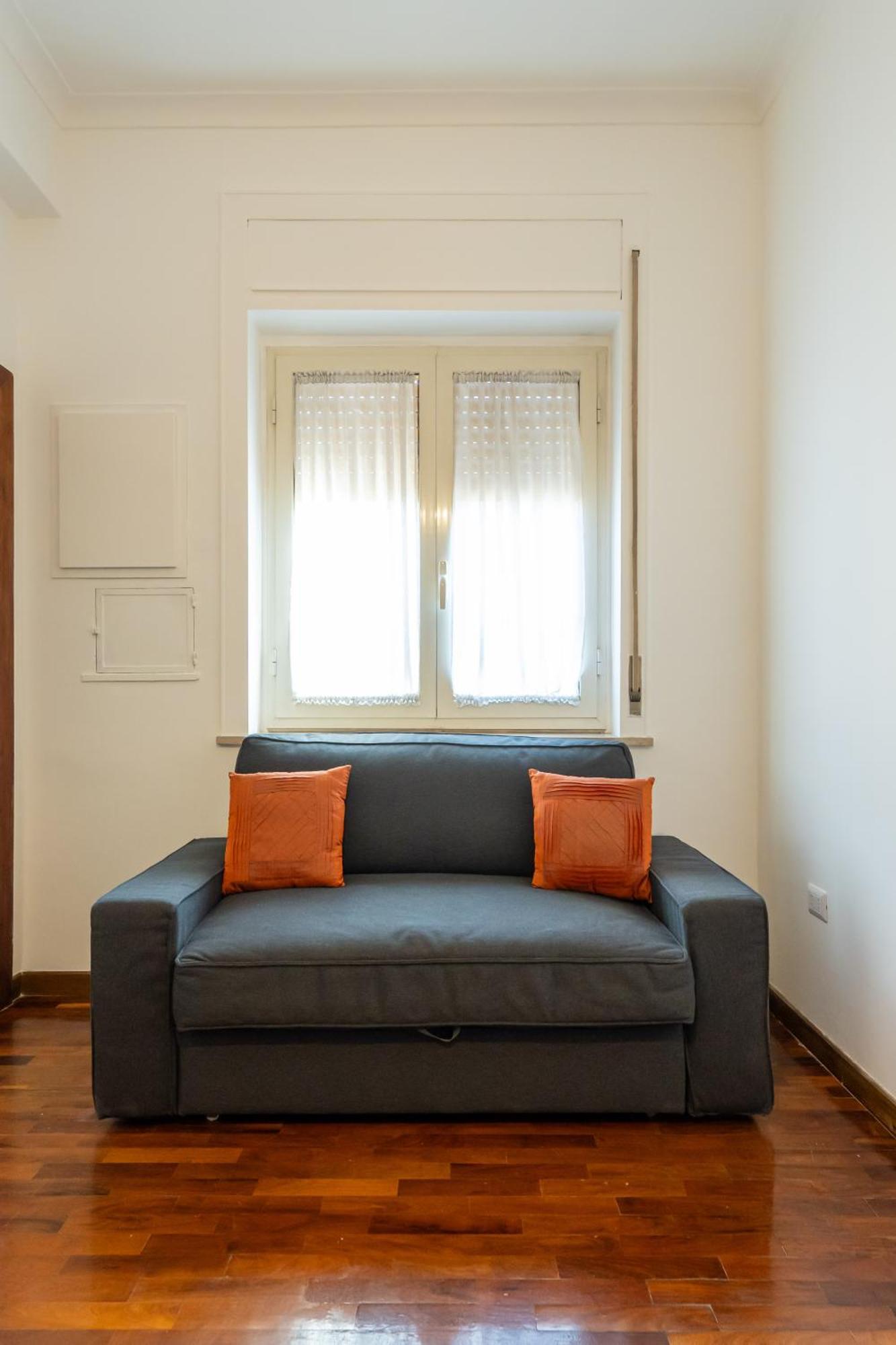 Donna Giovannina Naples