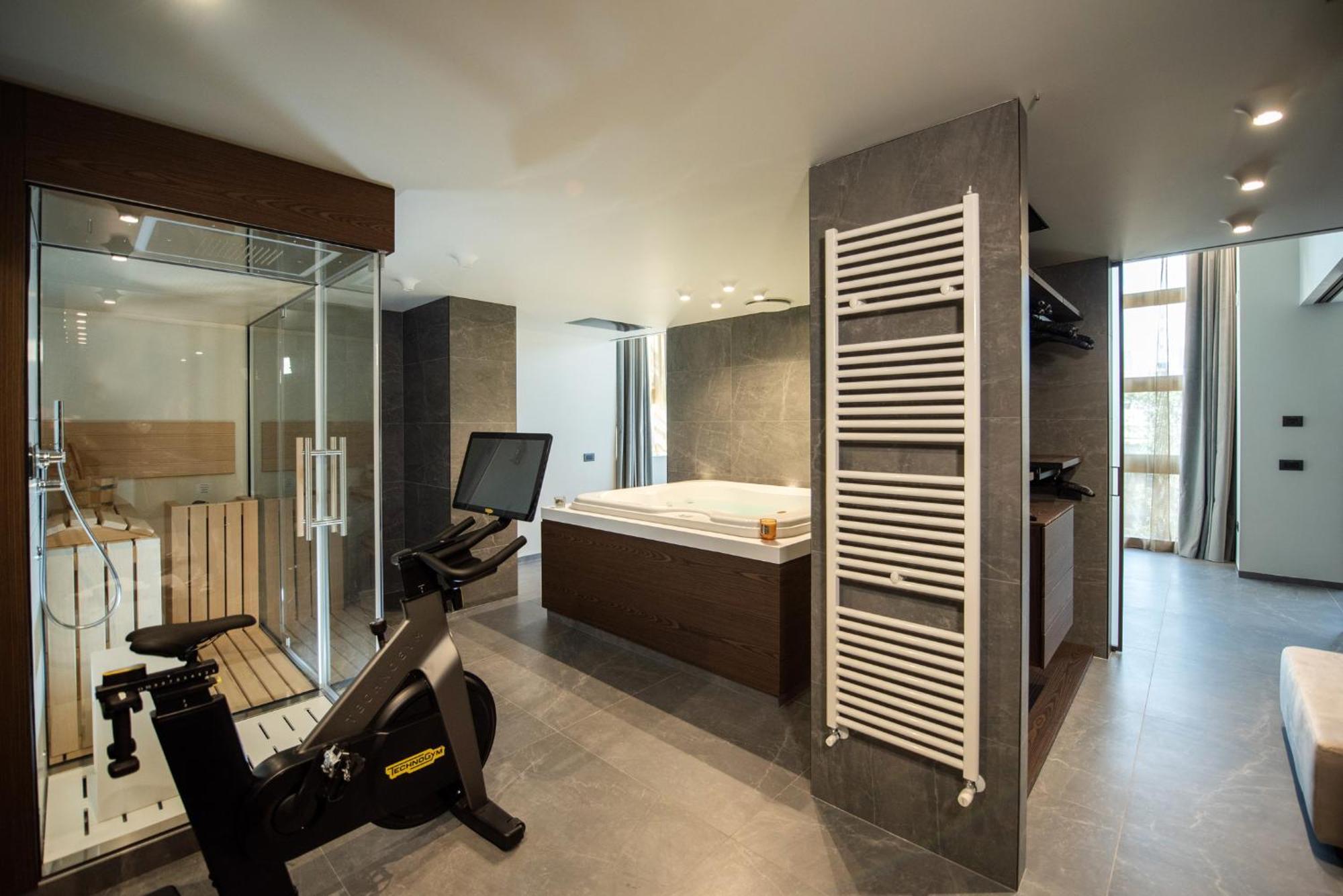 Gold Tower Lifestyle Naples