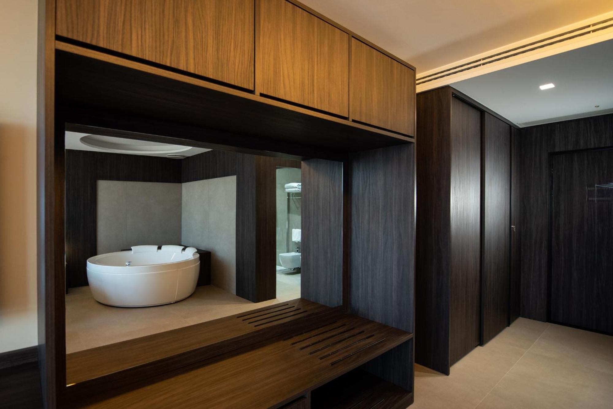 Gold Tower Lifestyle 4* Naples
