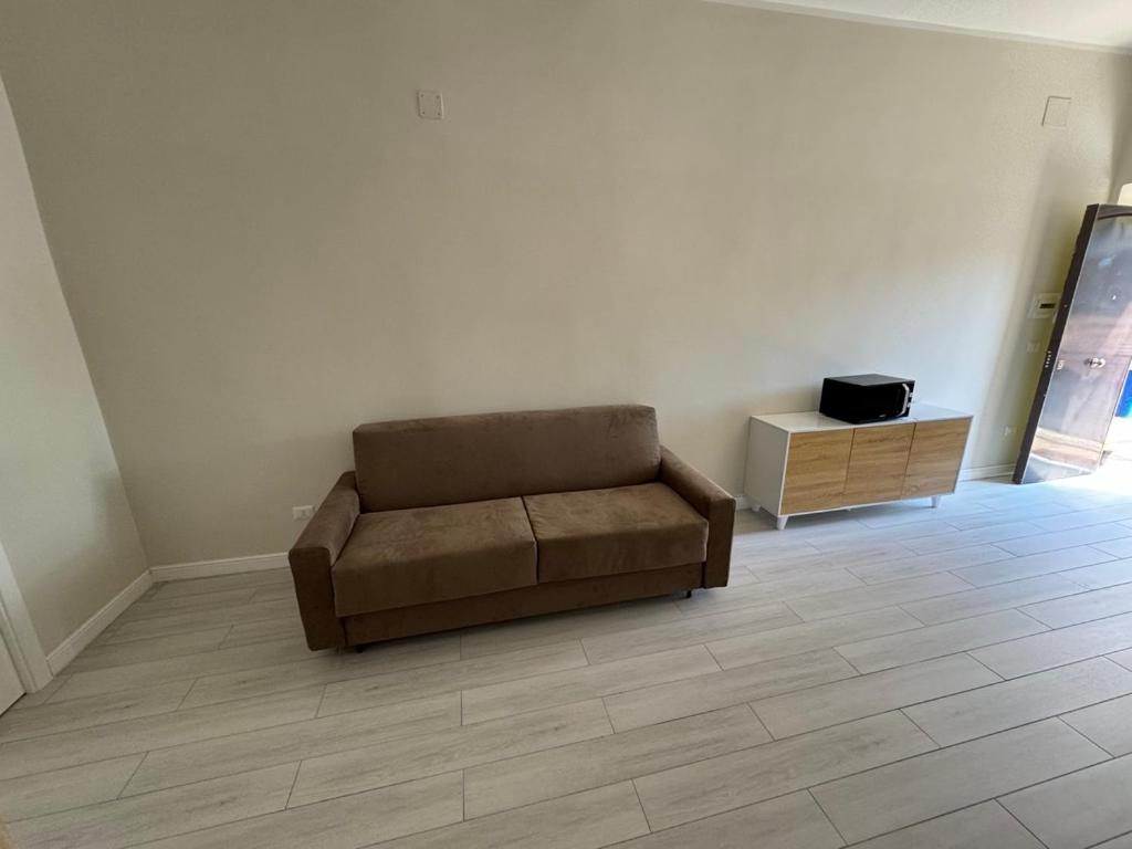 Airport House Apartment