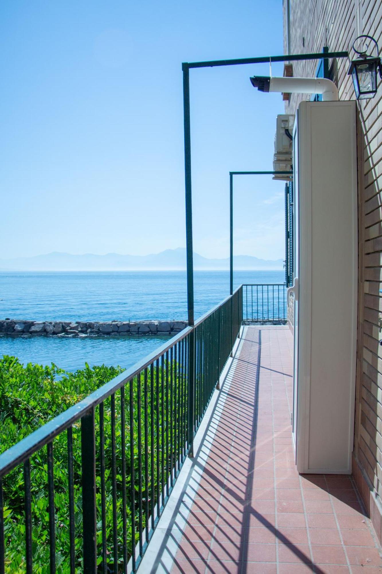Wanderlust Aria Di Mare * Naples