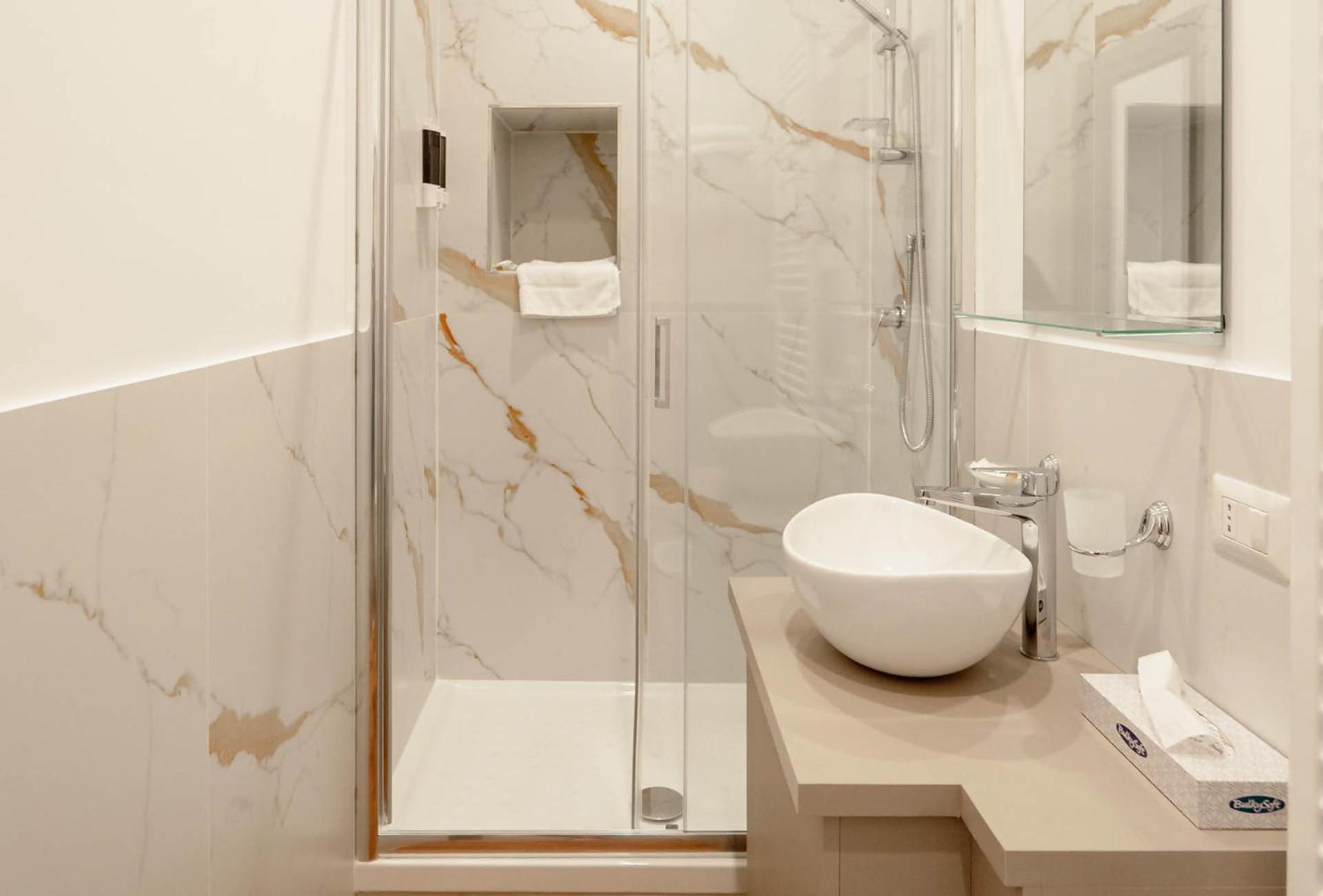 Interno 5 *