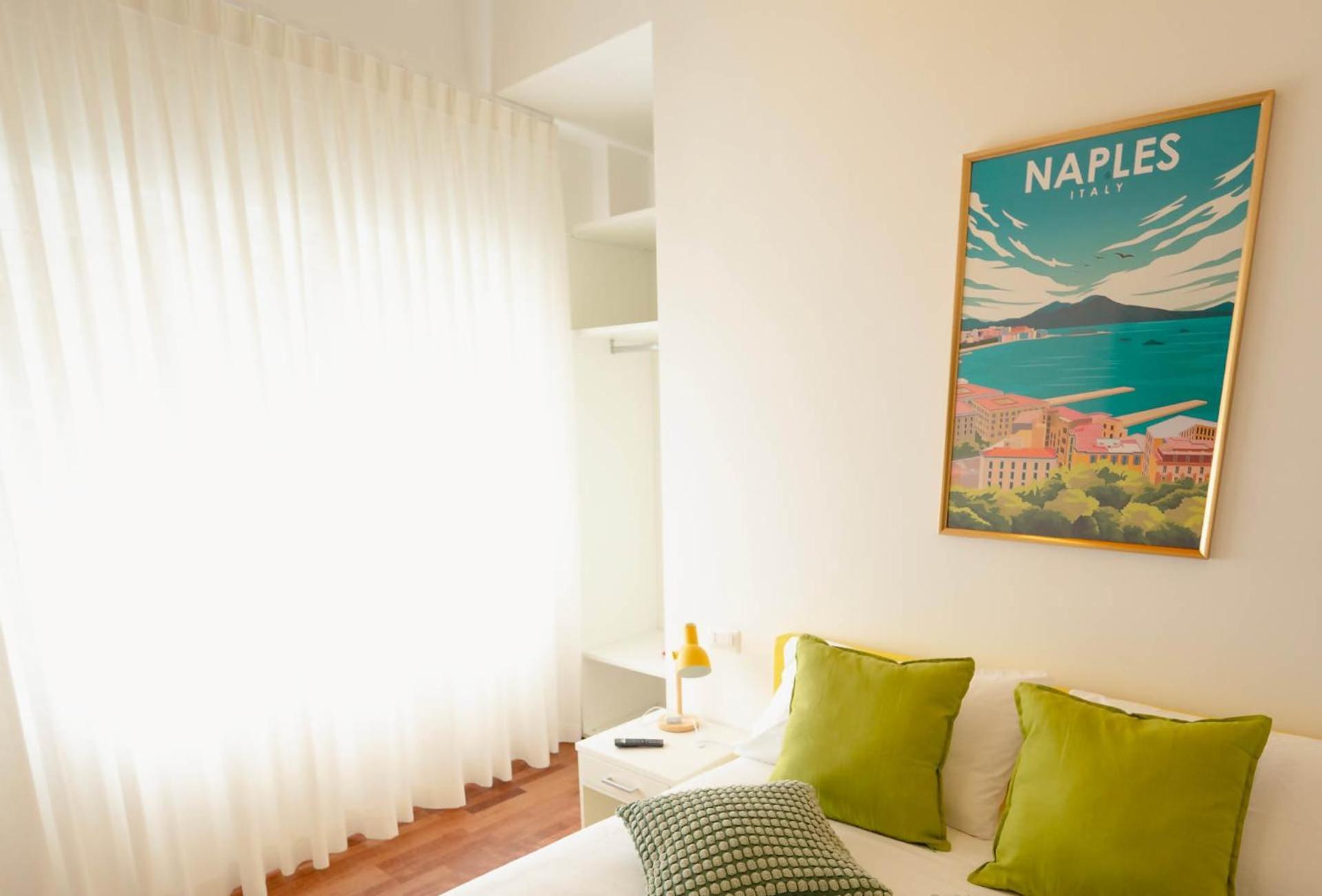 Interno 5 Naples