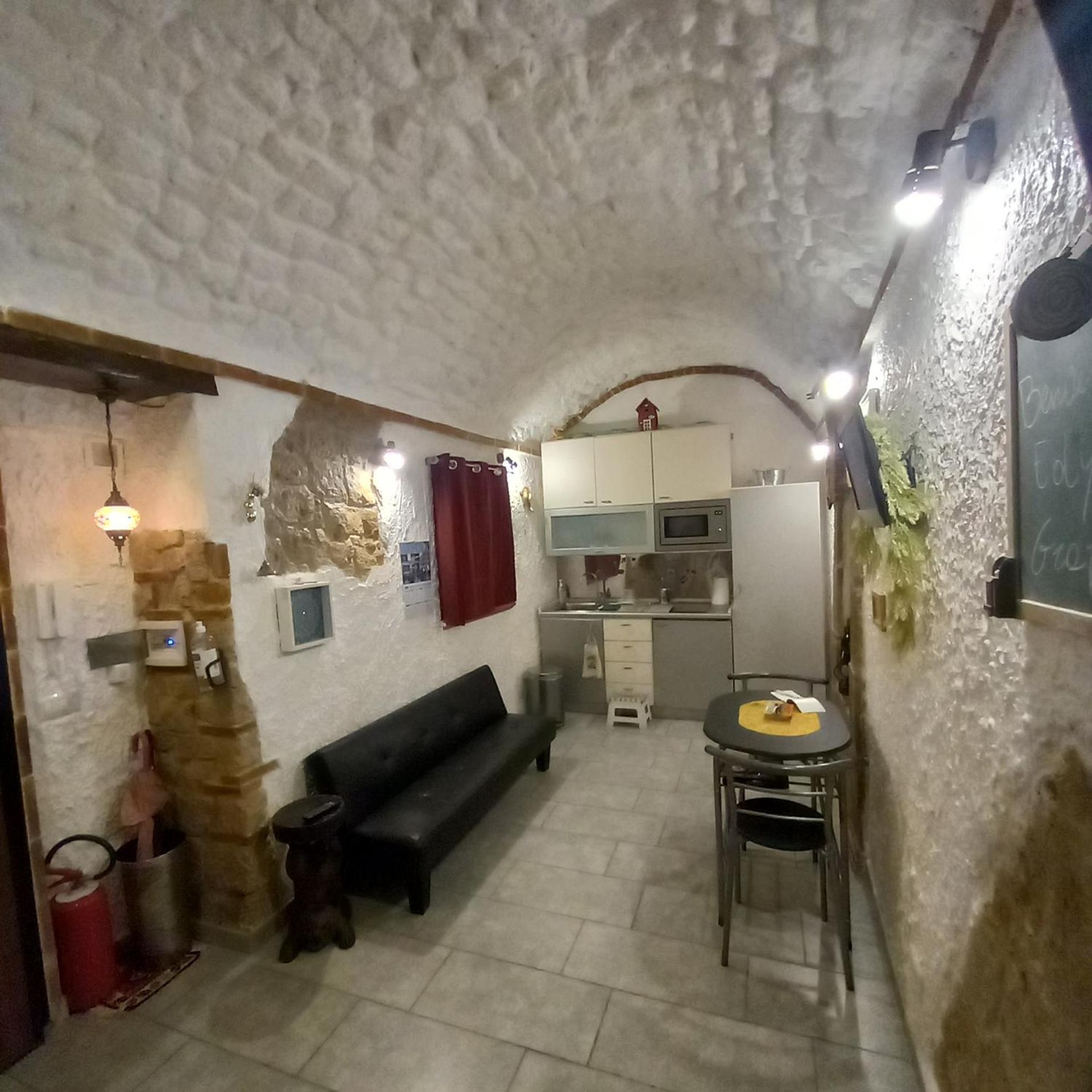 La Grotta Holiday home *