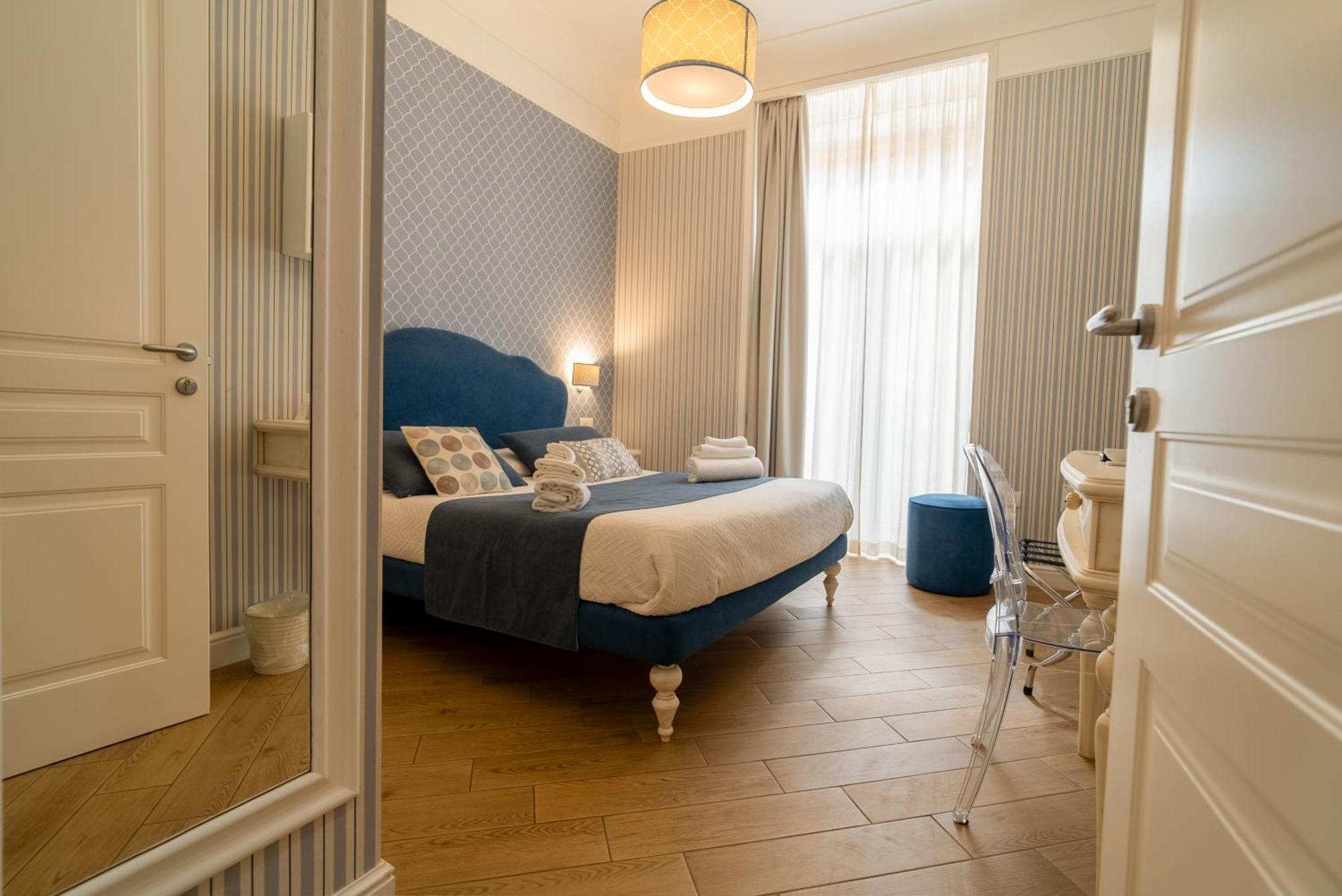 Florita Naples
