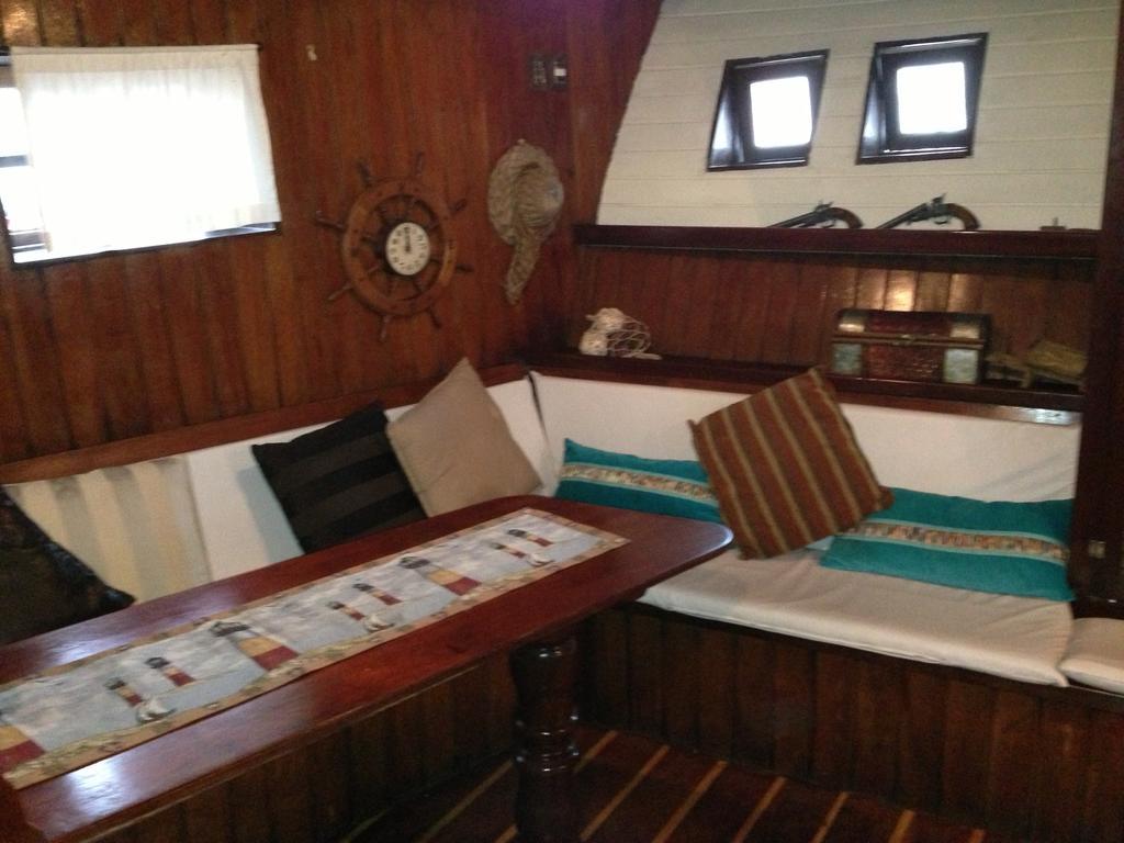 Botel El Pirata Boat Naples