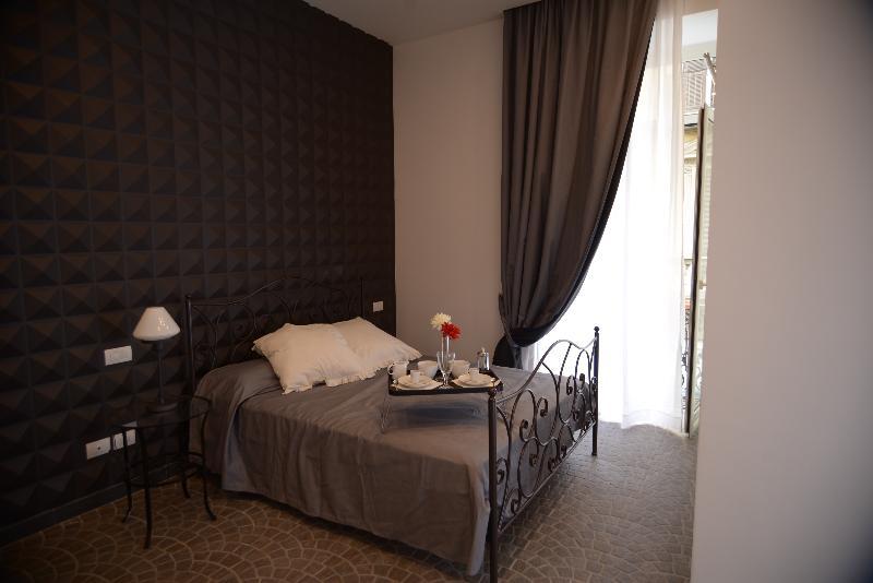 Dei Catalani 5* Naples