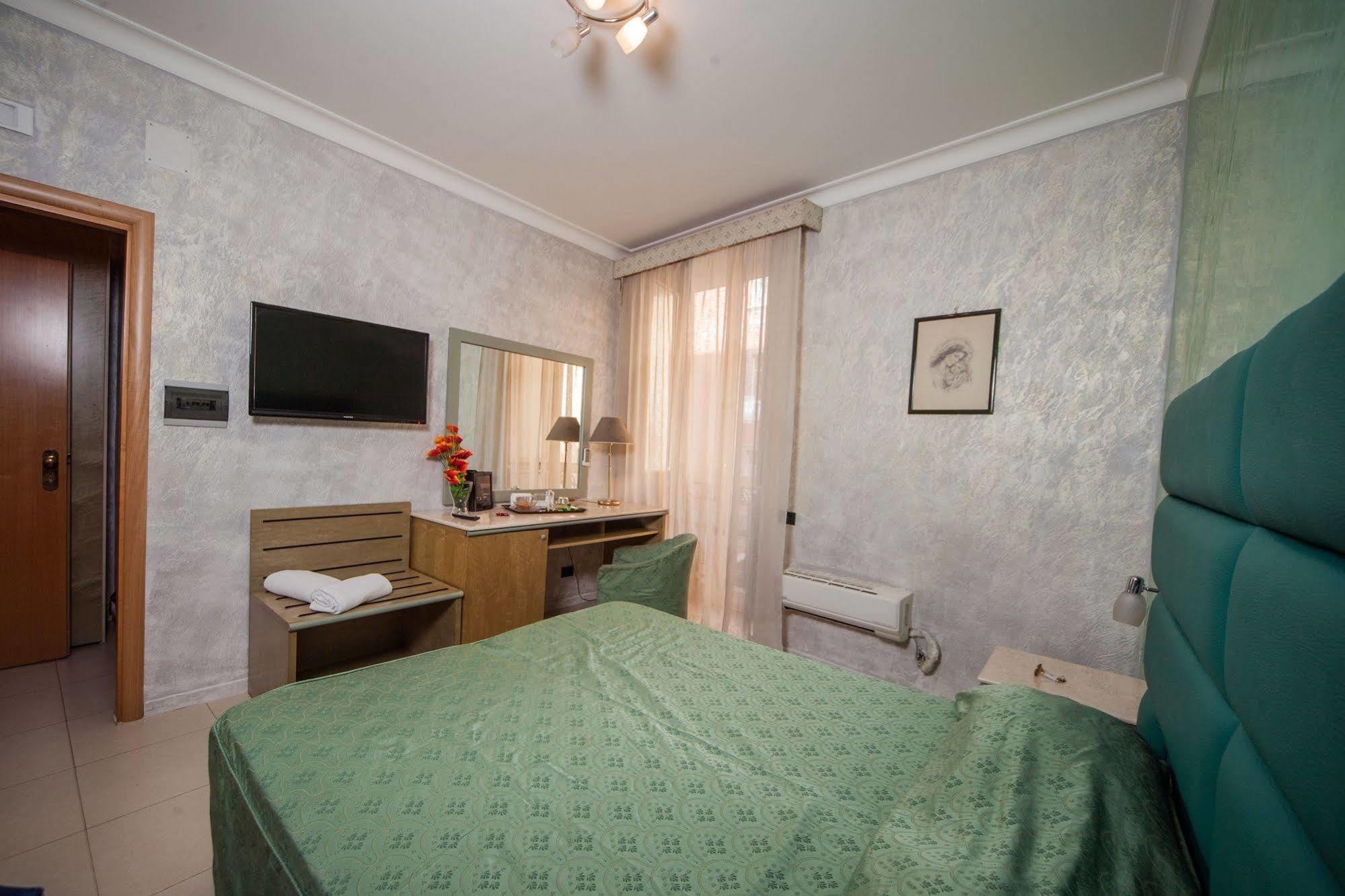 Bed & Breakfast La Pace Naples