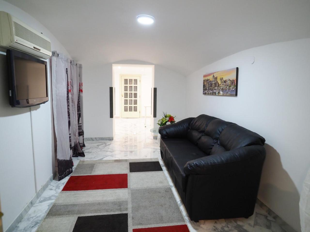 R.g. House Bed & Breakfast Naples