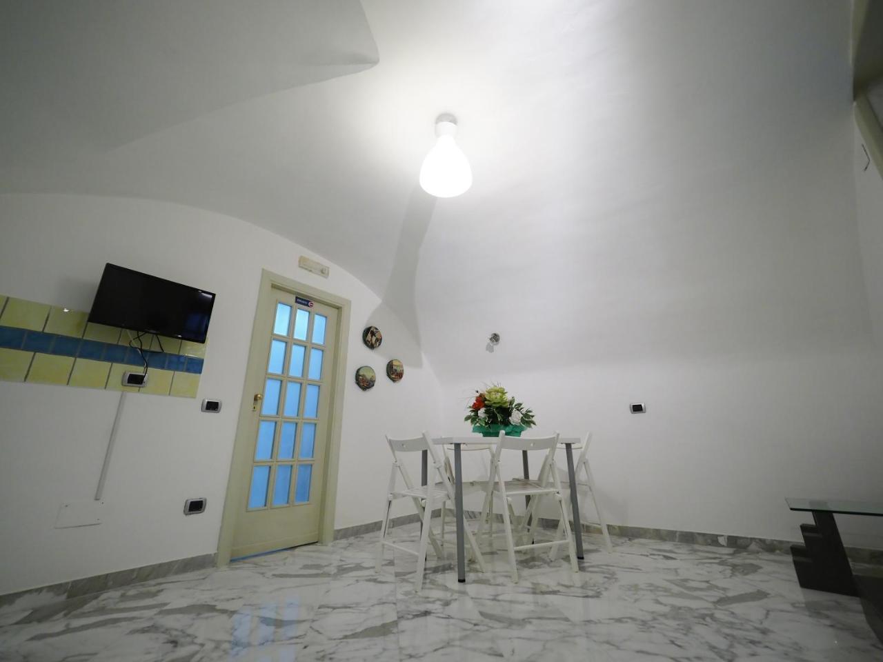 R.g. House Naples