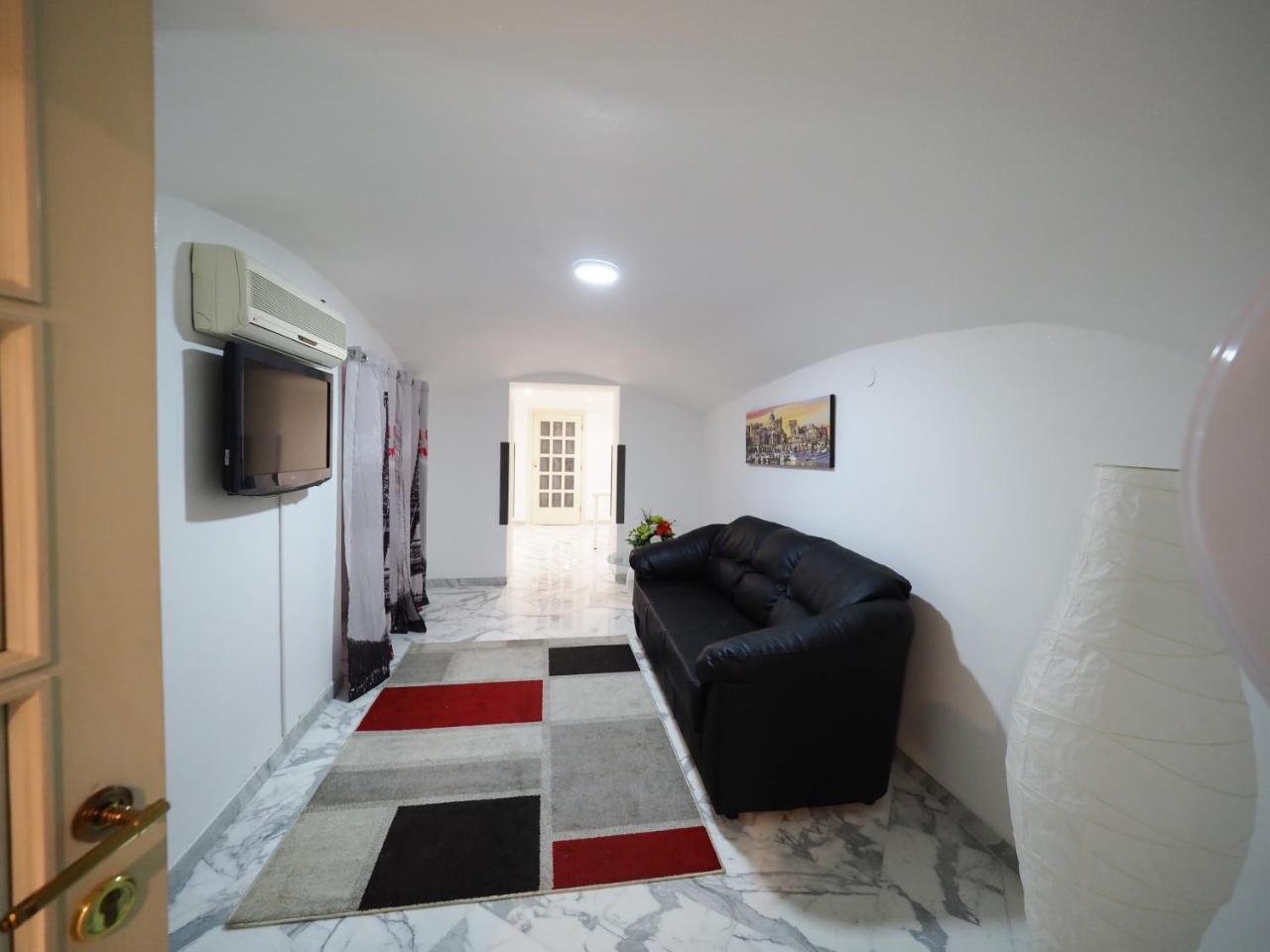 R.g. House * Naples