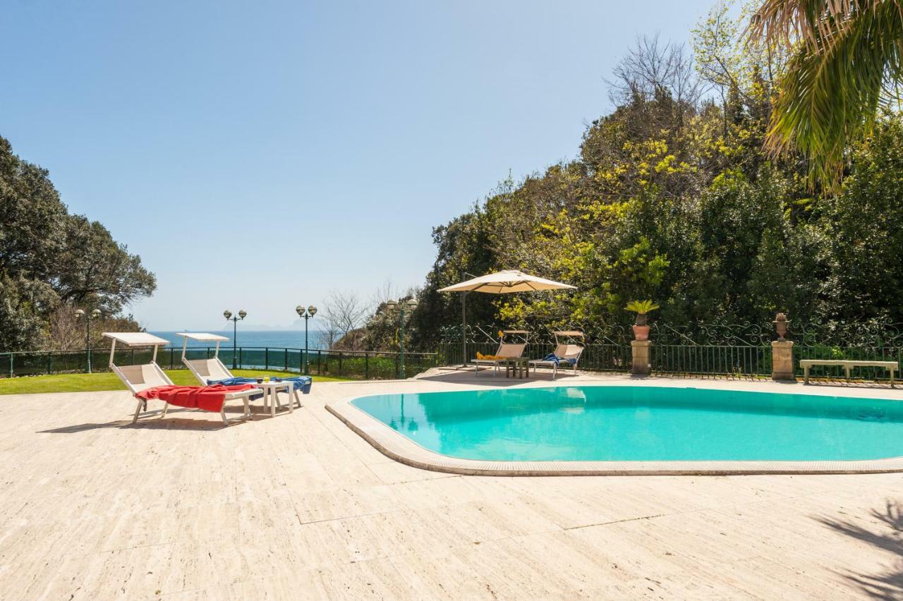 Holiday Family - Big On The Swimming Pool In Front Of Capri Apartment *