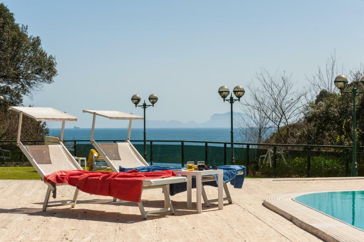 Holiday Family - Big On The Swimming Pool In Front Of Capri * Naples