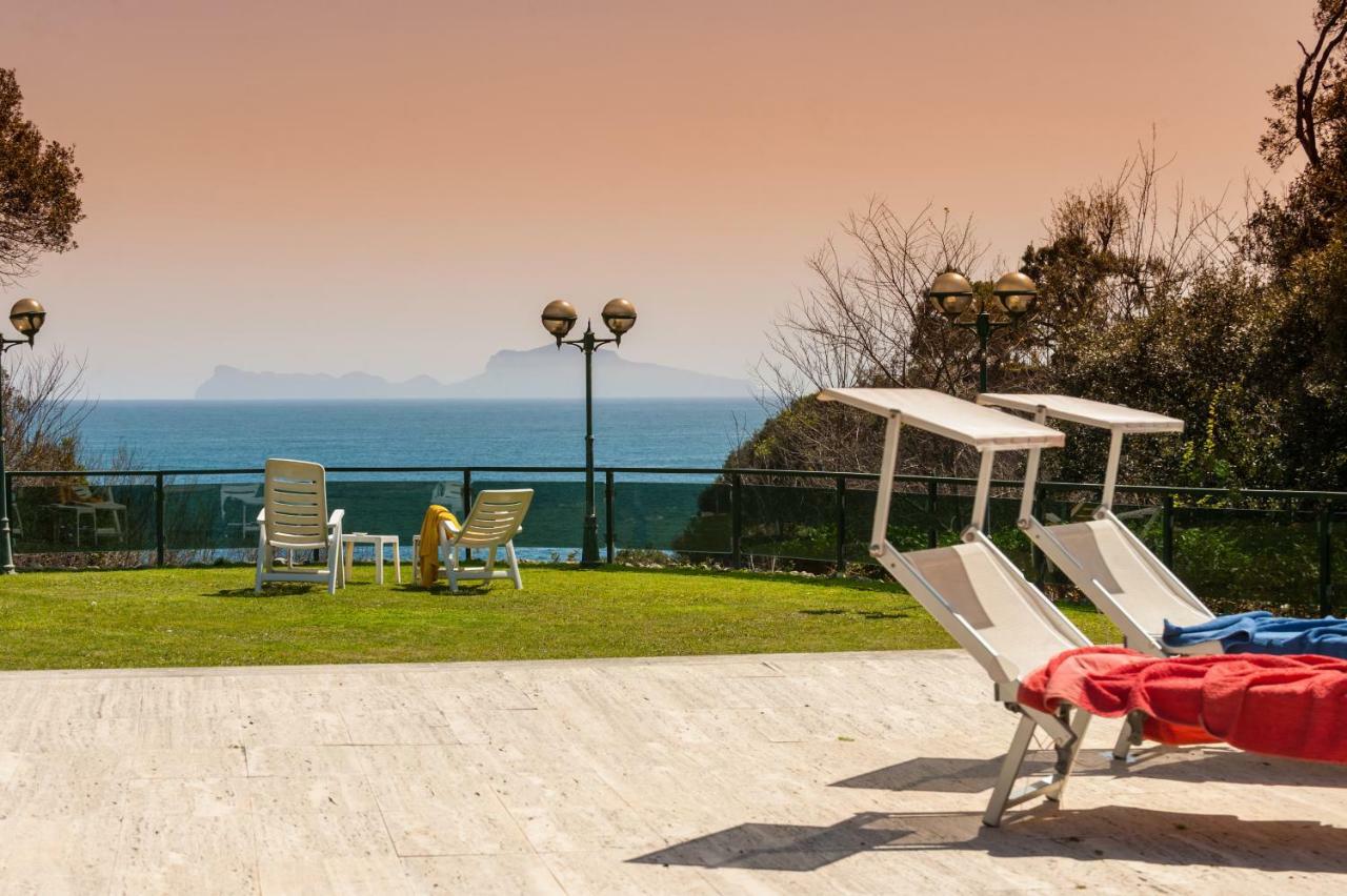 Holiday Family - Big On The Swimming Pool In Front Of Capri Apartment *