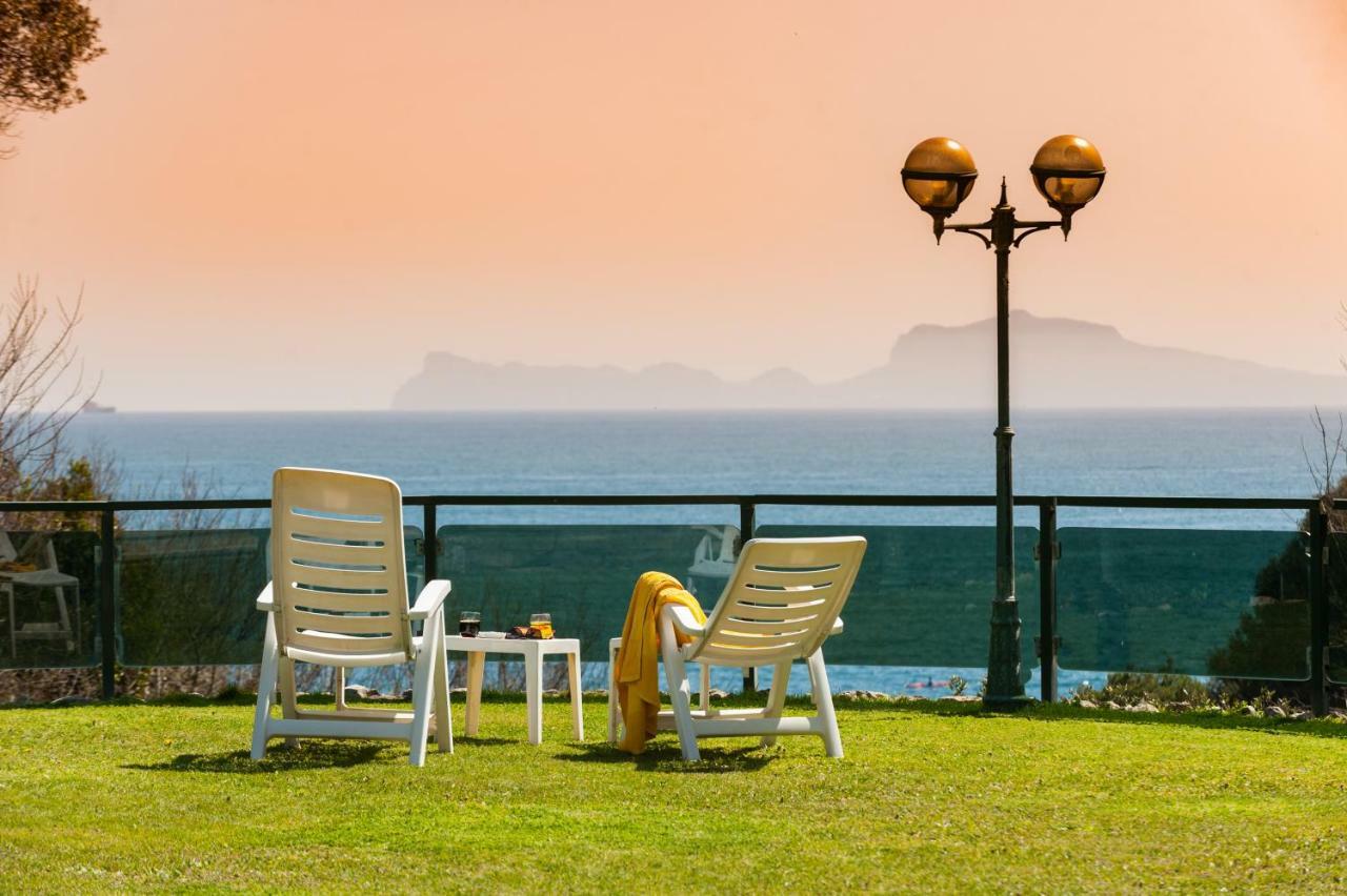Holiday Family - Big On The Swimming Pool In Front Of Capri Apartment *
