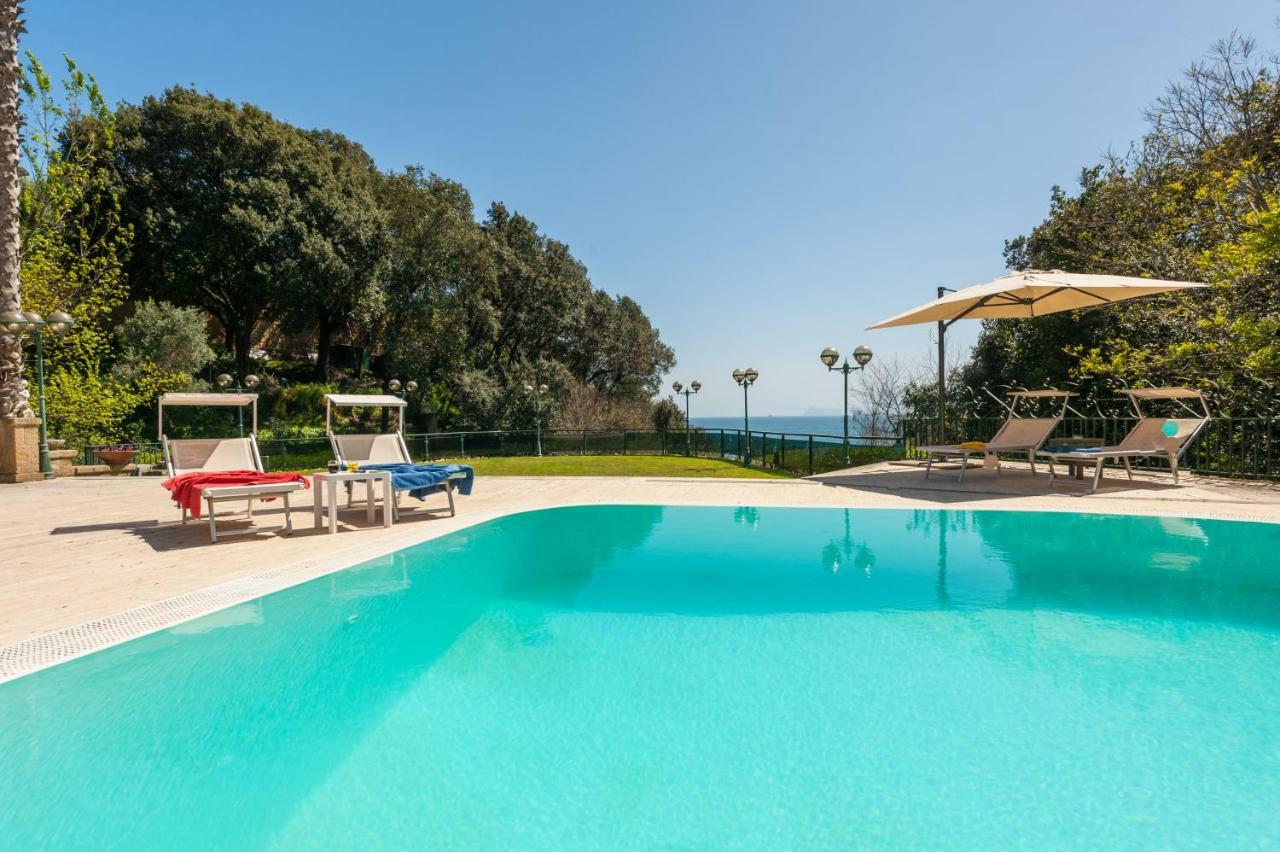 Holiday Family - Big On The Swimming Pool In Front Of Capri *