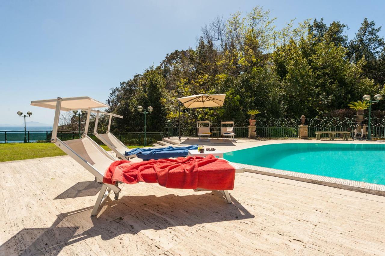 Holiday Family - Big On The Swimming Pool In Front Of Capri *
