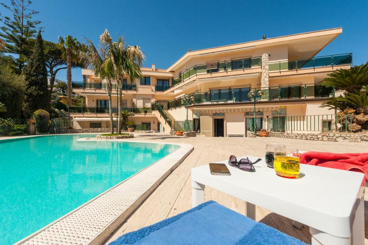 Apartment Holiday Family - Big On The Swimming Pool In Front Of Capri *