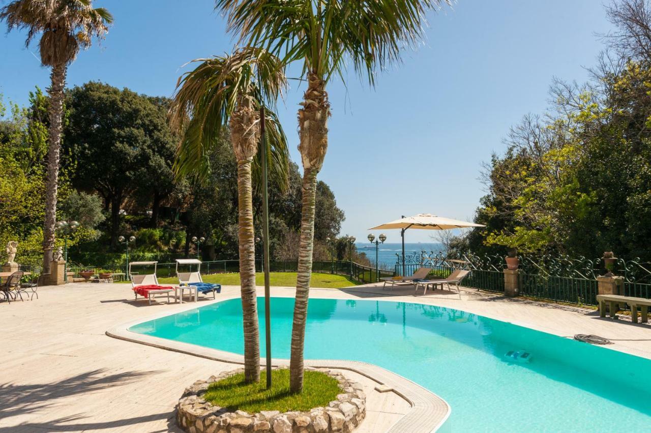 Holiday Family - Big On The Swimming Pool In Front Of Capri * Naples