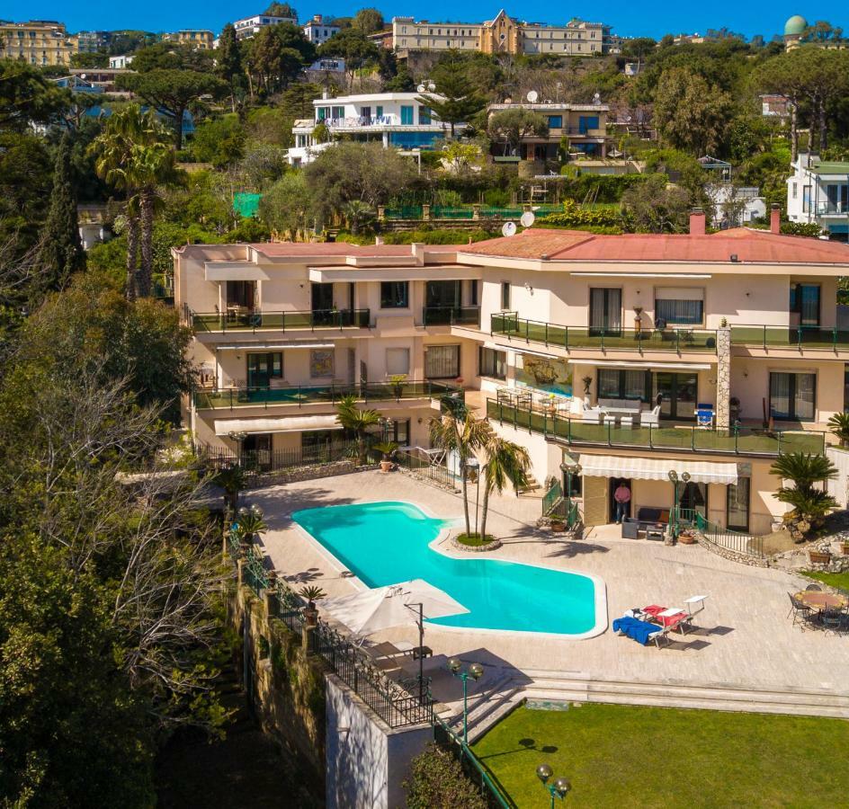Holiday Family - Big On The Swimming Pool In Front Of Capri * Naples