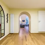 Apartment In The Heart Of Nightlife By Wonderful Italy