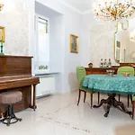 Deluxe Apartment With Garden In Vomero