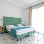 Napolit\'Amo Hotel Medina