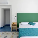 Napolit\'Amo Hotel Medina