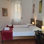 Trinita\' Maggiore Home/ Historic Center