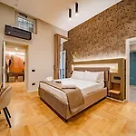 Hugo\'S Home