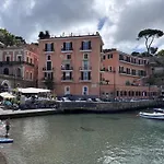 Rosso Napoli Locazioni Brevi