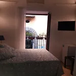 Munaciello Rooms