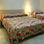 Rita & Pina\'S Central Naples