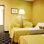 Ramada By Wyndham Naples