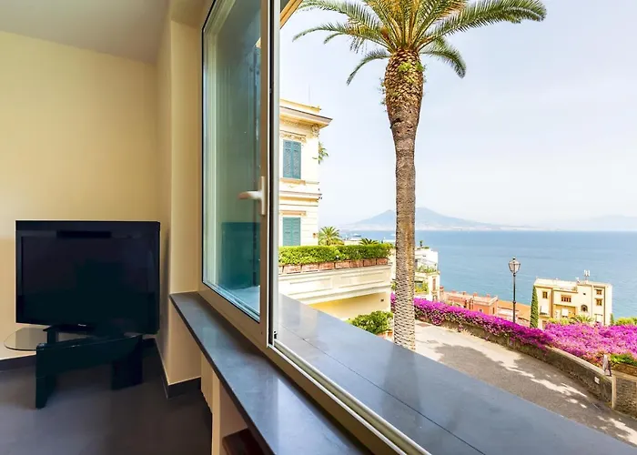 Villa Dolcevita With Parking By Napoliapartments